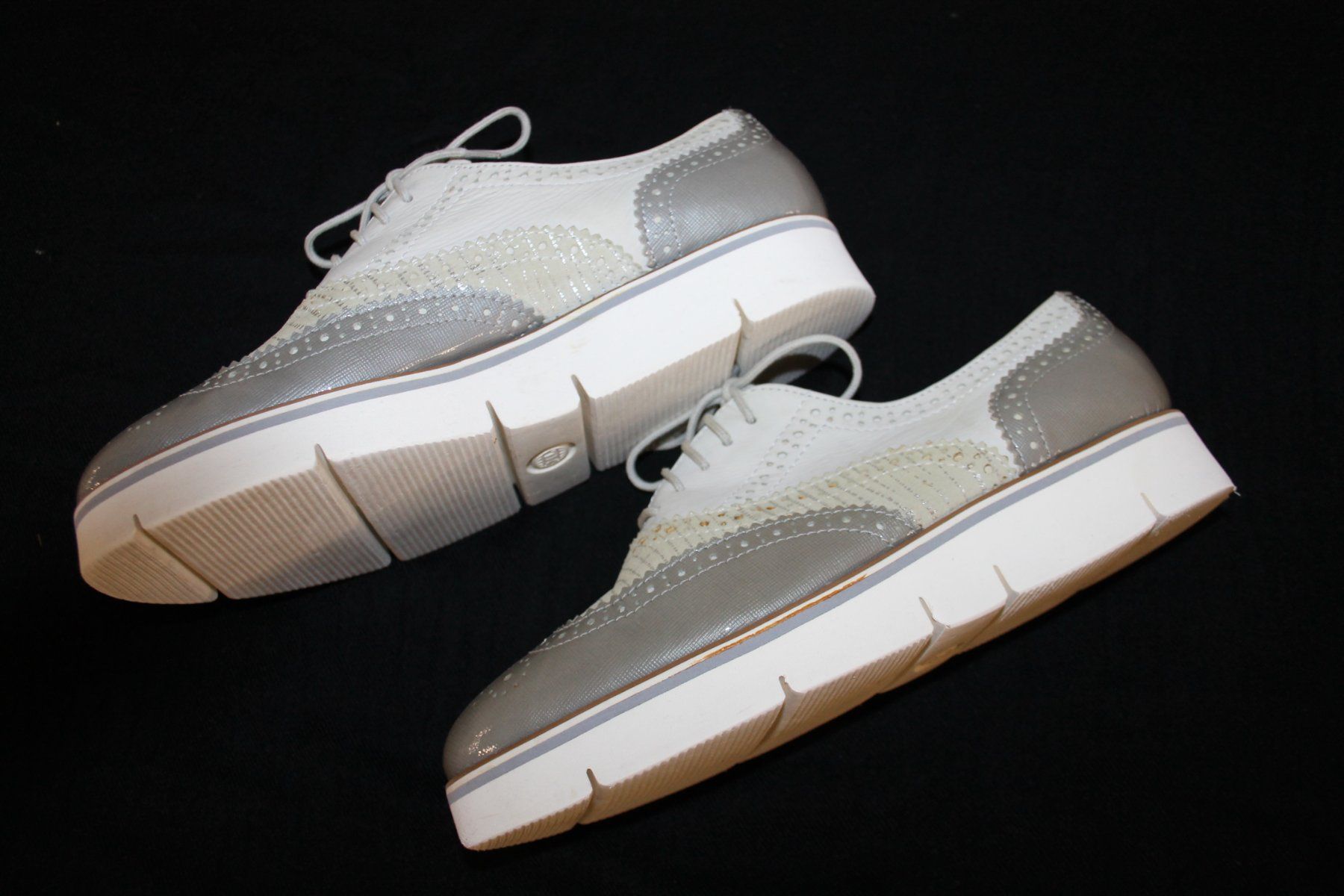 Scarpe da donna: Lederschuhe / Sneaker – Usato da Schaan venduto da antikes_und_kurioses 2