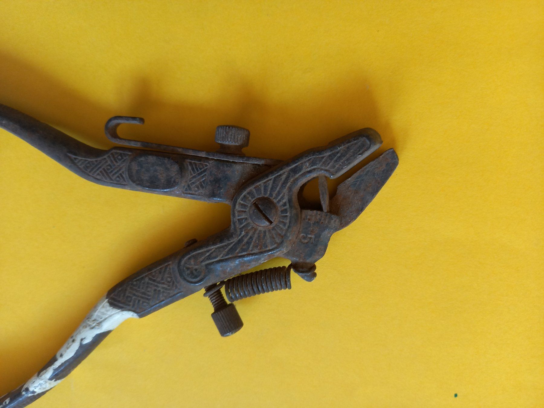 Tutti gli attrezzi: Pince ancienne à avoyer de menuiserie C.H.S. – Usato da Rossens FR venduto da Souris1 4