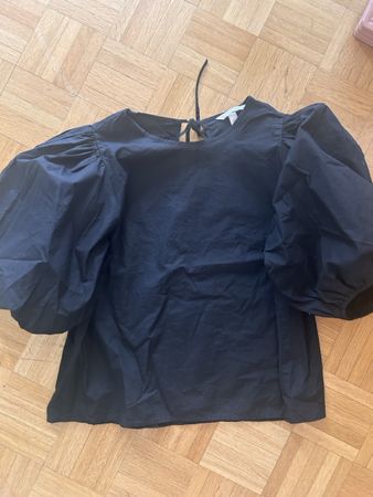 Schwarzes Bluse shirt mit Puffärmeln, Grösse L!