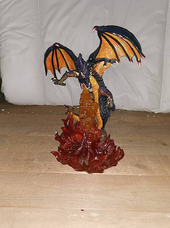 Tutte le decorazioni: Drachen Statue Tudor Mint zu verkaufen – Usato da Mattstetten venduto da daniel.zihler