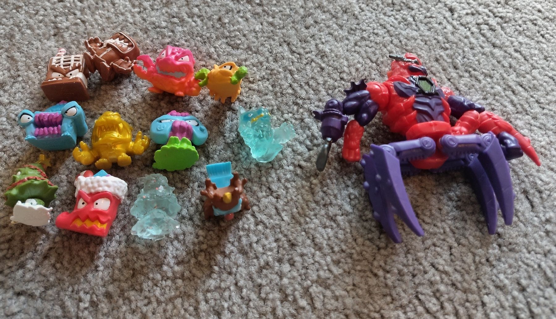 Statuette: 12 Mr Beast Lab Swarms mit grosser Figur – Usato da sulgen venduto da kaebbi