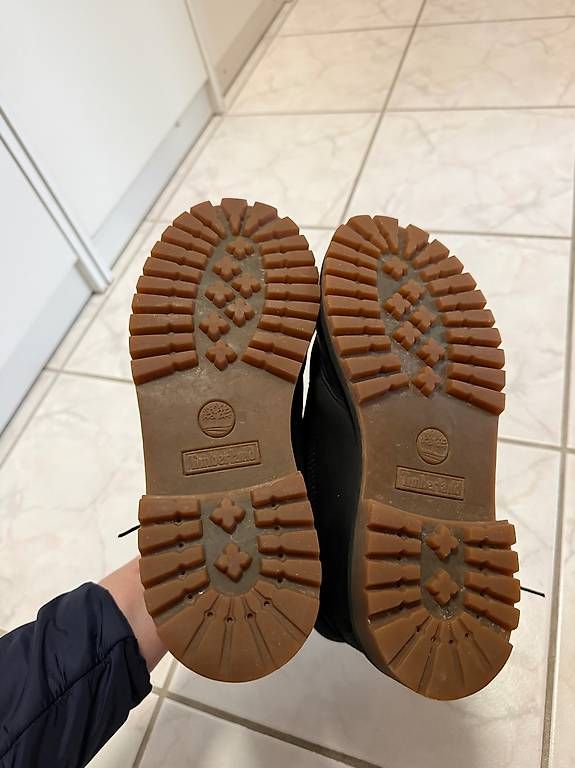 Timberland Scarpe da donna: Schwarze Timberland Lederstiefel Groesse 38 – Usato da Ehrendingen venduto da ErikaKrisztina 3