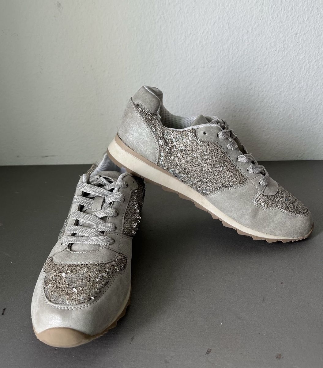 Scarpe da donna: Baskets à paillettes grises pointure 41 – Usato da Vevey venduto da jade1800