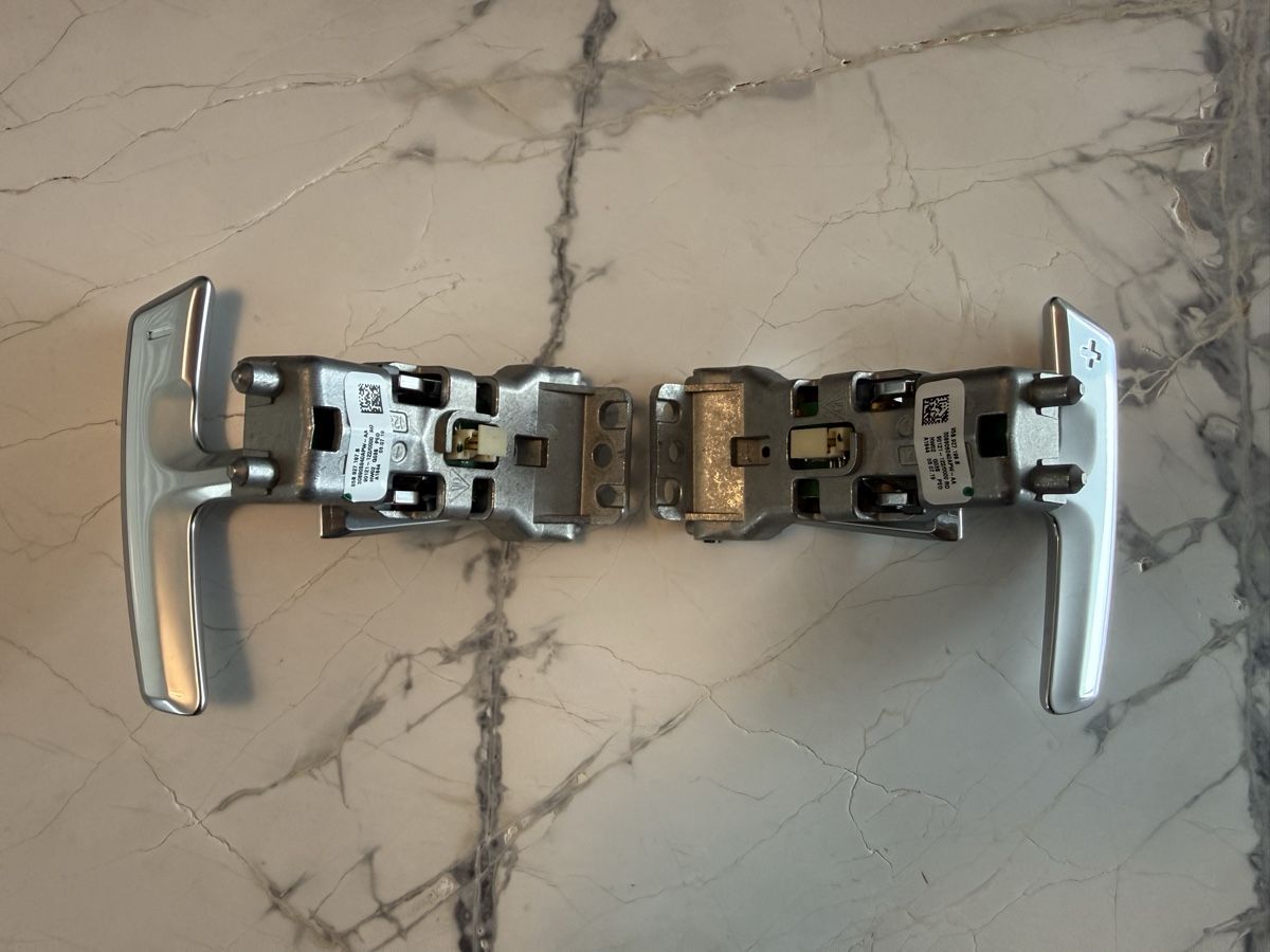 Porsche Tutti pezzi di ricambio auto: Porsche 991 Shift Paddles Silver – Usato da Kilchberg ZH venduto da bur_7ypx 1