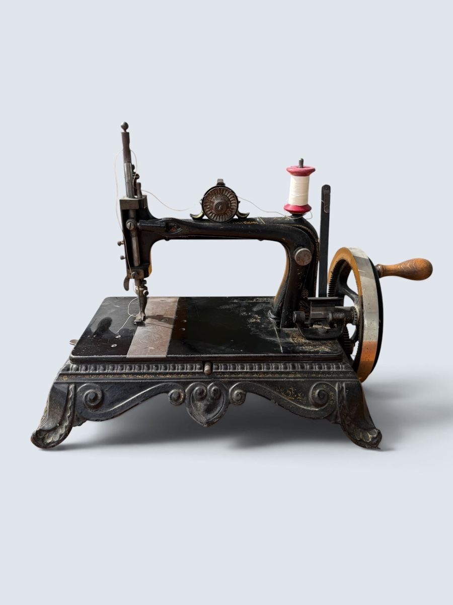 Macchine da cucire: Machine à coudre ancienne à manivelle + accessoires – Usato da Conthey venduto da inf_rt7m 2