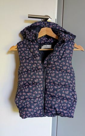 Gilet sans manches H&M bleu à fleurs avec capuche