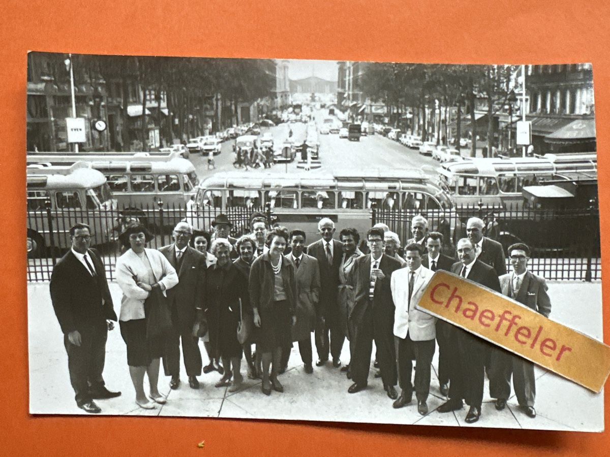 Cartes postales: Gruppenbild aus Paris mit Oldtimer-Busen – D'occasion à Zürich par Chaeffeler