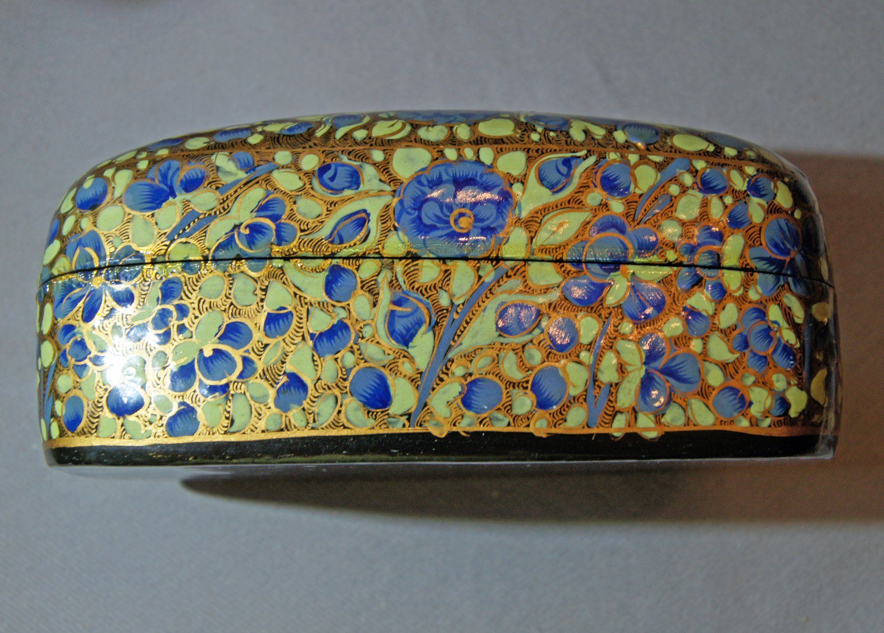 Portagioie: Wunderbare Deckeldose/Schatulle mit Blumenmuster & Vergold. – Usato da Geroldswil venduto da ARTEFACTO 5