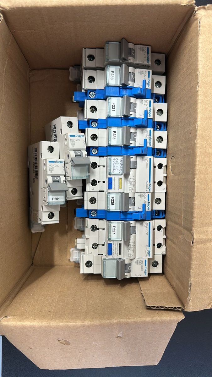 Hager Alimentazione elettrica: FILS und FL als Hager Gebraucht – Usato da Rietheim venduto da Hirtdm