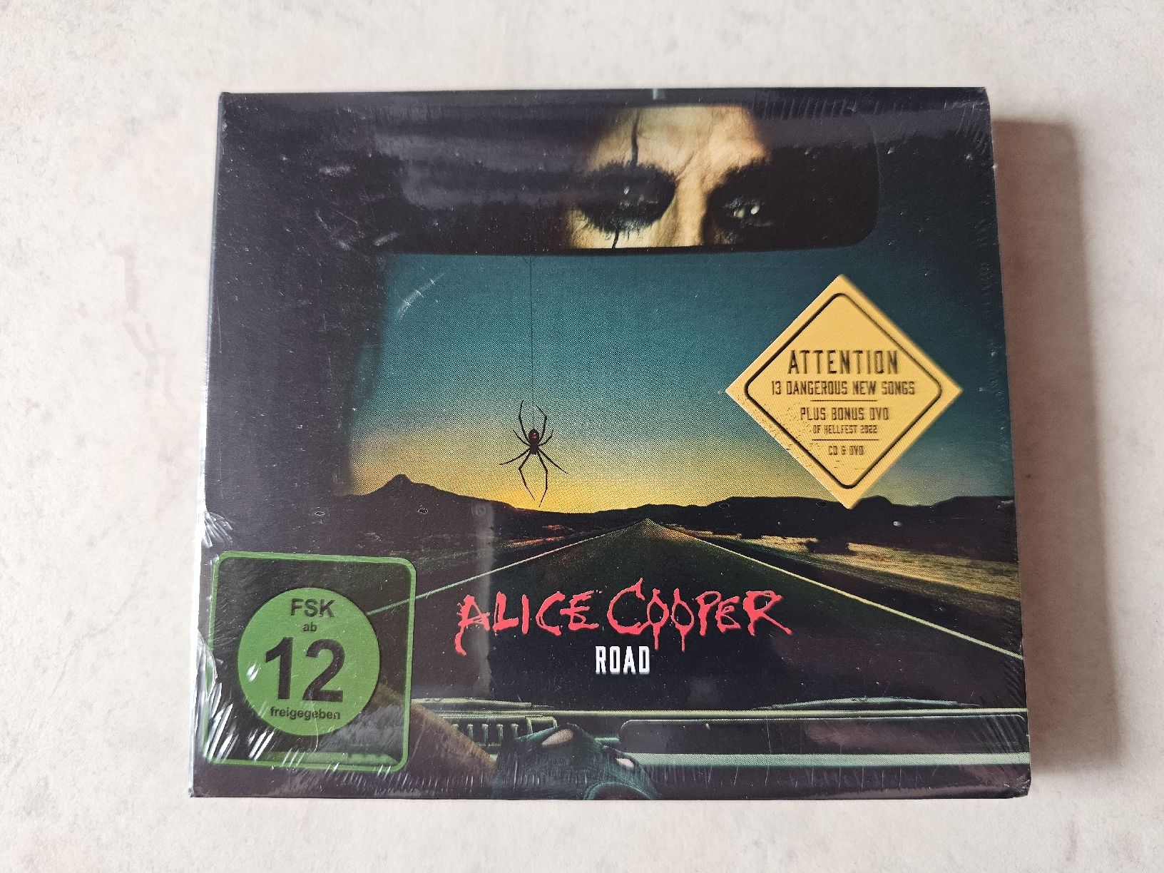 CD: Alice Cooper  -  Road  /  CD + DVD Digipak Fabrikneu – Nuovo e nell'imballaggio originale da Schneisingen venduto da backstore24