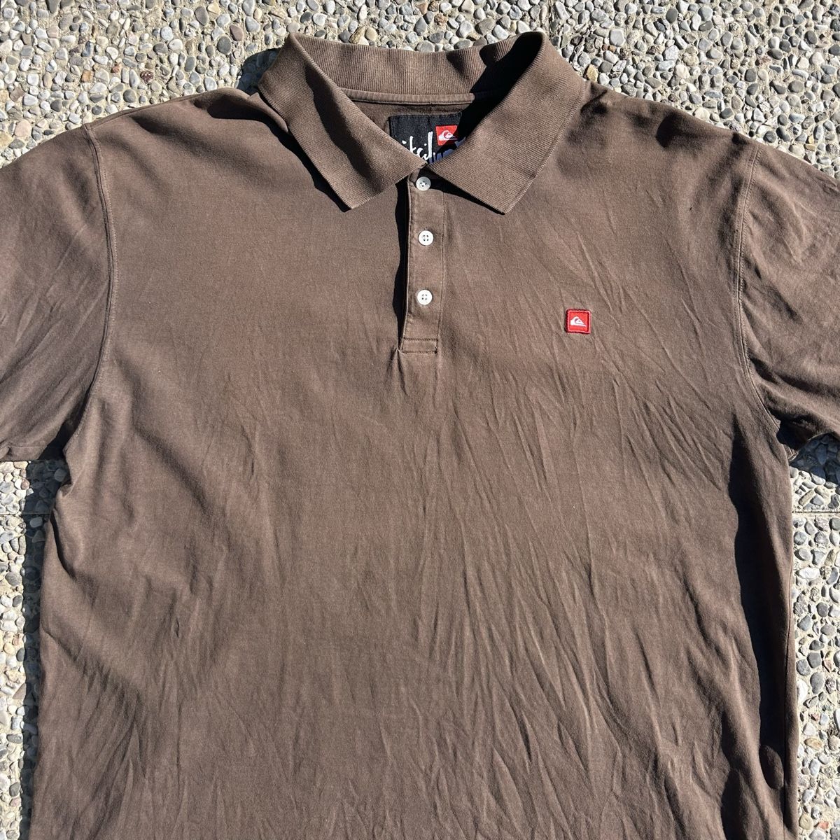 Quiksilver T-shirts: QuickSilver brown t-shirt  – D'occasion à brent par fukusapes 1