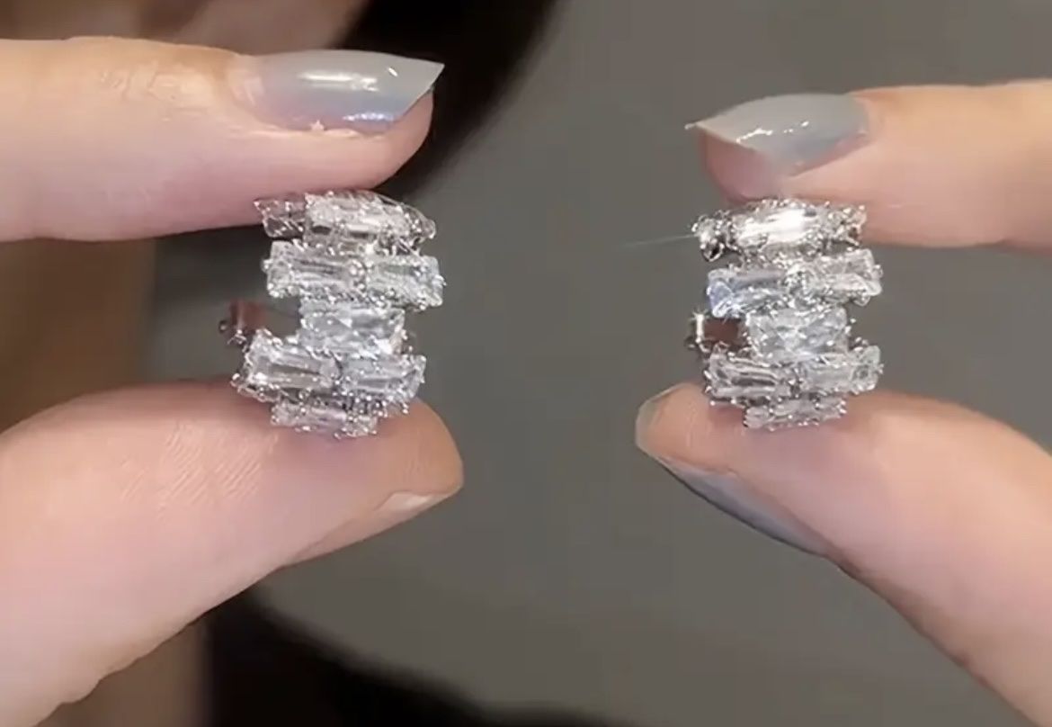 Orecchini pendenti & Orecchini a lobo: Glitzernde Ohrringe / Creolen, neu & elegant – Nuovo (secondo la descrizione) da Saanen venduto da SoniaMichaela 1
