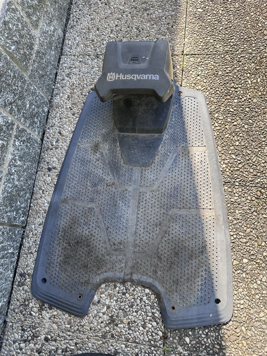 Husqvarna Tagliaerba: Husqvarna Automower 330X  – Usato da Bex venduto da roopa.gorla 3