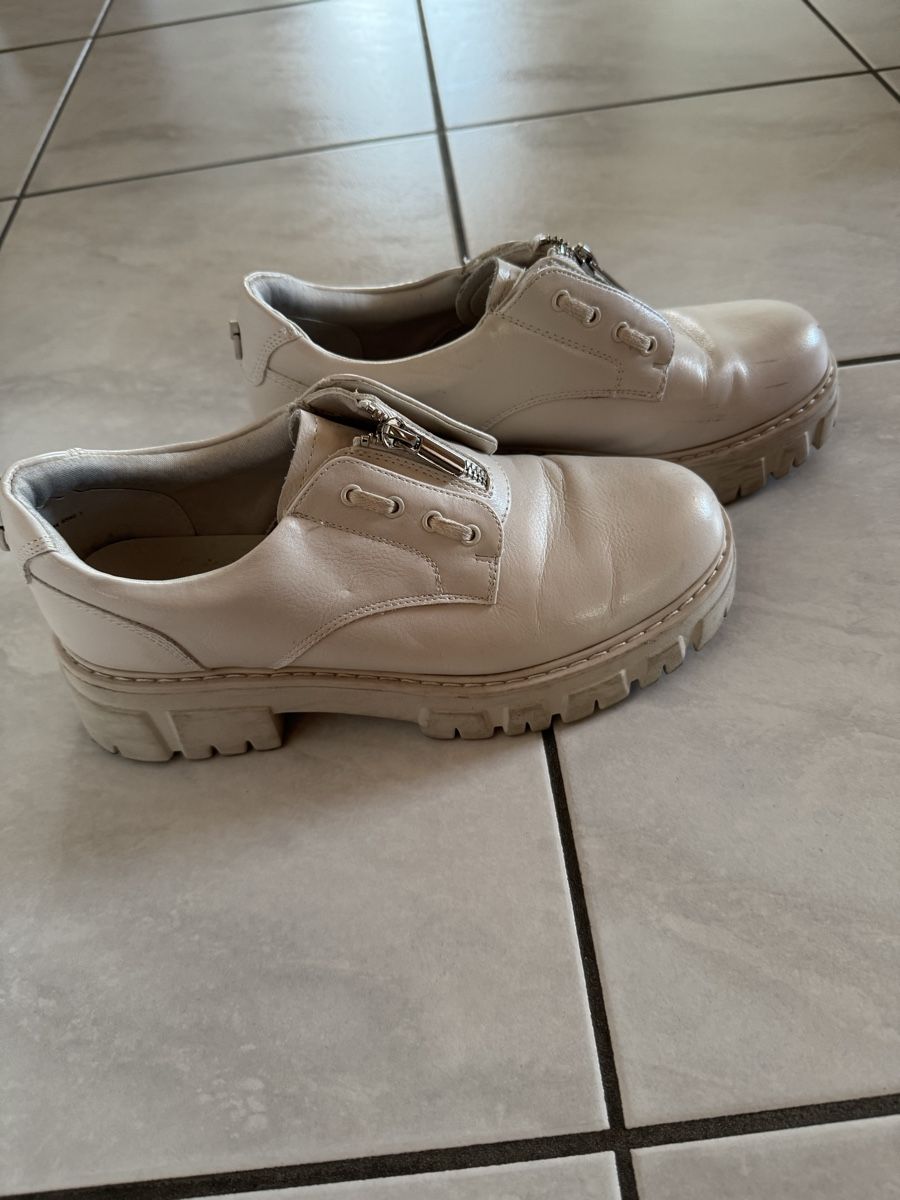 Scarpe da donna: Weisse Schuhe, Gr. 39 – Usato da Hergiswil NW venduto da kaufe_at_kaufmann