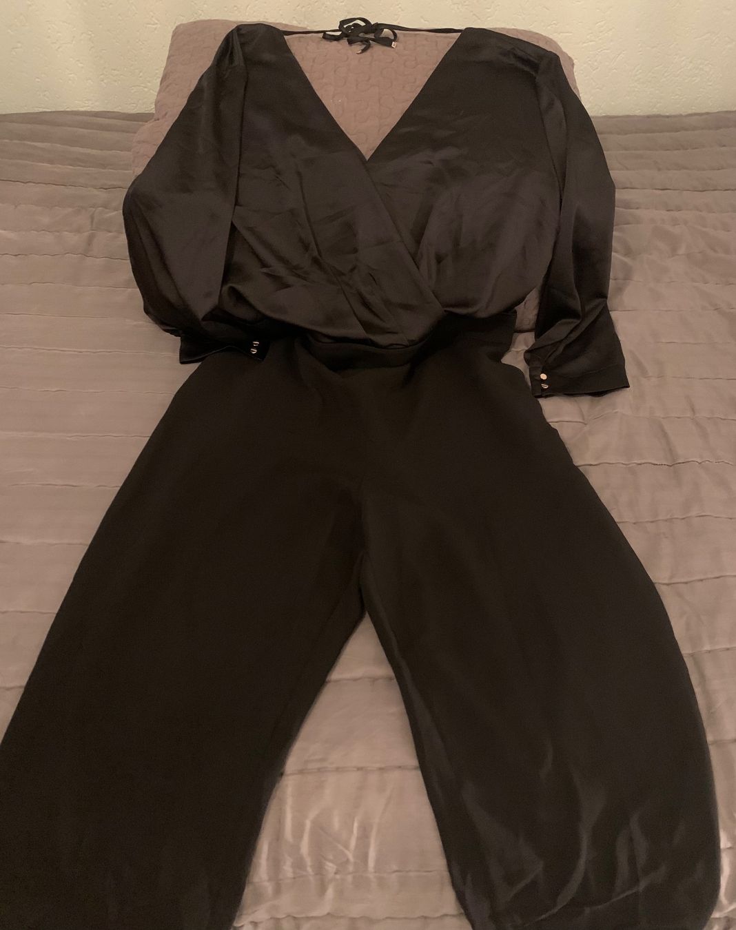 H&M Tute: Jumpsuit H&M; schwarz/ Satin, Grösse 46 – Usato da Rikon im Tösstal venduto da miarosen