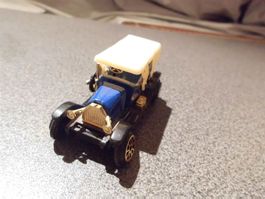 Auto altes Modell, blau/weisses Dach