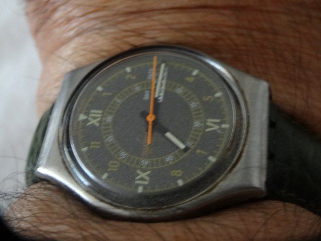 Swatch Montres: S-WATCH HERREN UHR,QUARTZ.SWISS MADE-DATE,TAG.LÄÜFT – D'occasion à zürich par ahmad01