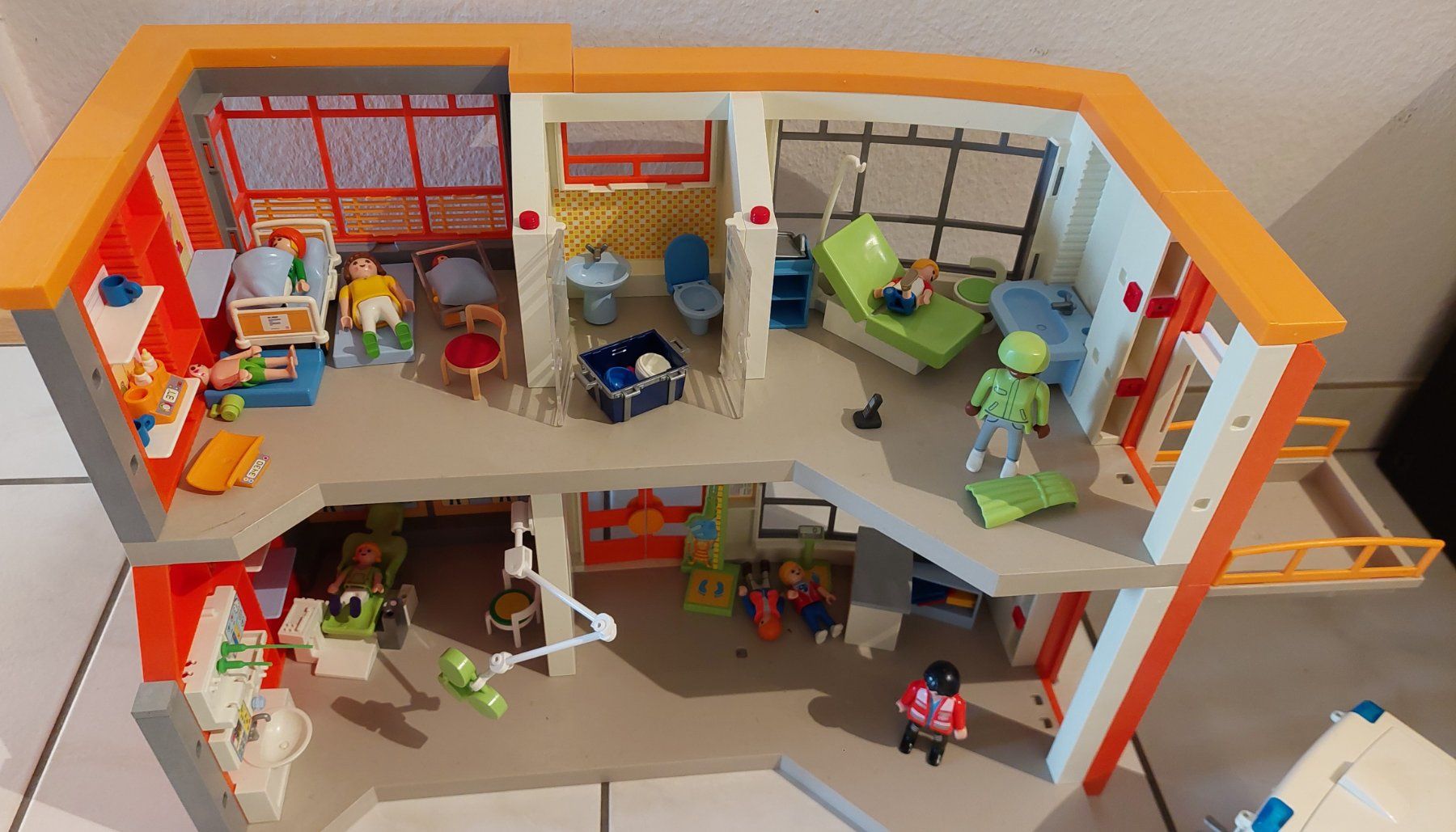 Playmobil Case e mobili per bambole: Krankenhaus Playmobil – Usato da münchenstein venduto da ewu_8lcz 1