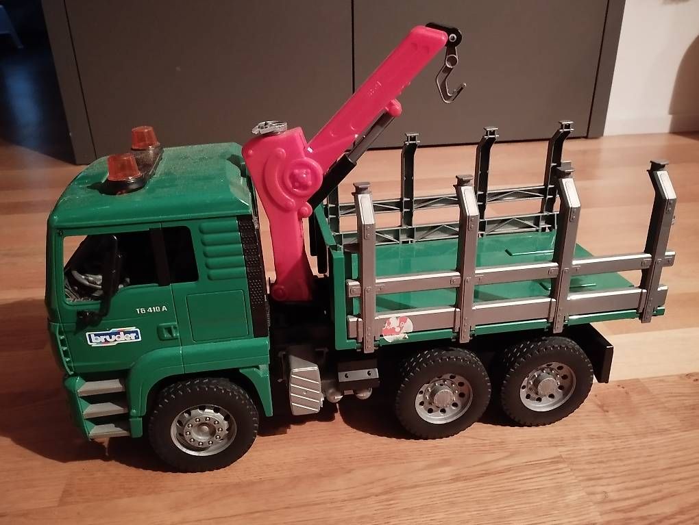 Spielzeuge: Bruder Lastwagen mit Deko-Holzstämmen – Gebraucht aus Niederurnen von sig_h5qw 1