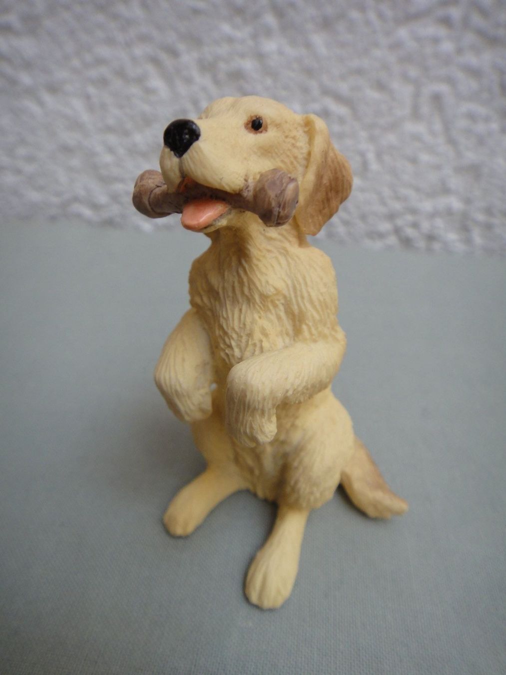 Puppenhäuser & -möbel: Puppenhauszubehör, Labrador. blond mit Knochen – Neu und originalverpackt aus Detligen von Crissie307 1
