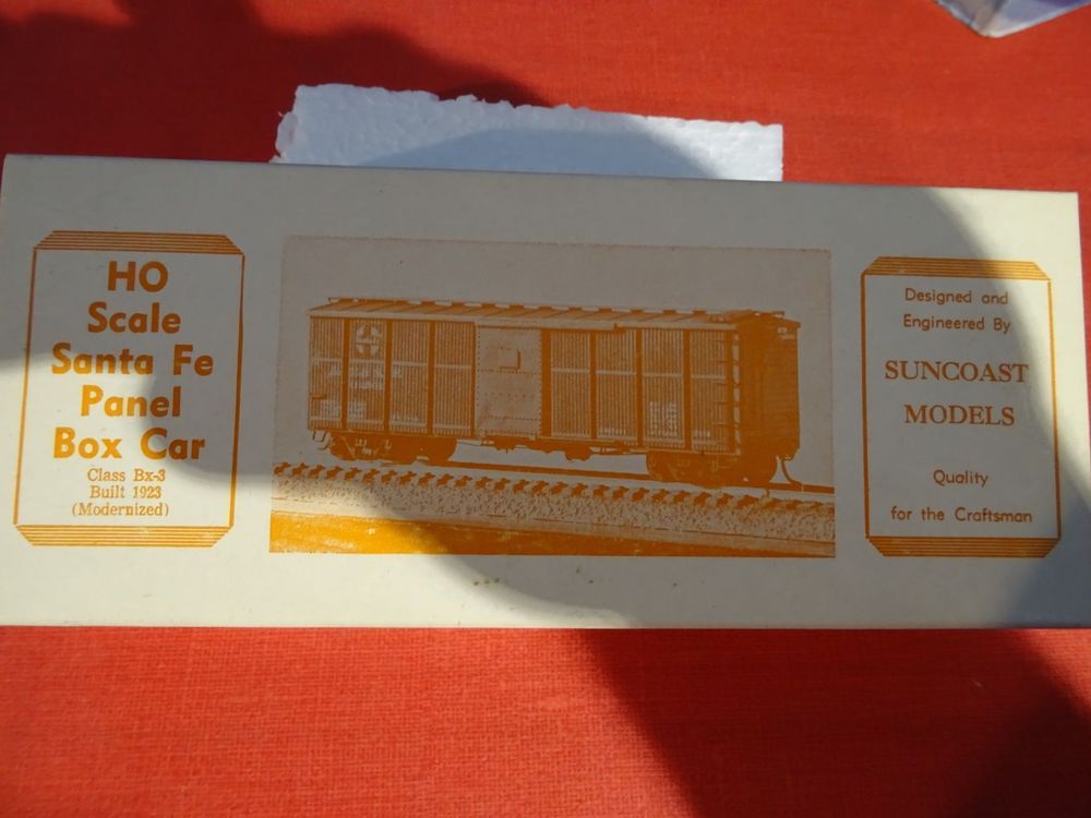 SANTA FE PANEL BOX CAR WOOD-METALKIT with Couplers & Trucks (Neu und ...