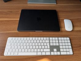 Apple MacBook Pro 14 – 2026 inkl. Magic Mouse und Keyboard