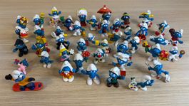 Lot de 43 figurines de Schtroumpfs