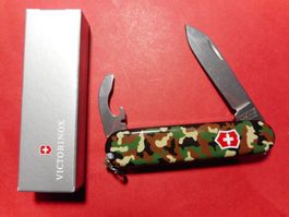 Victorinox  Bantam mit Camo-Schalen und rotem Schild - 84mm