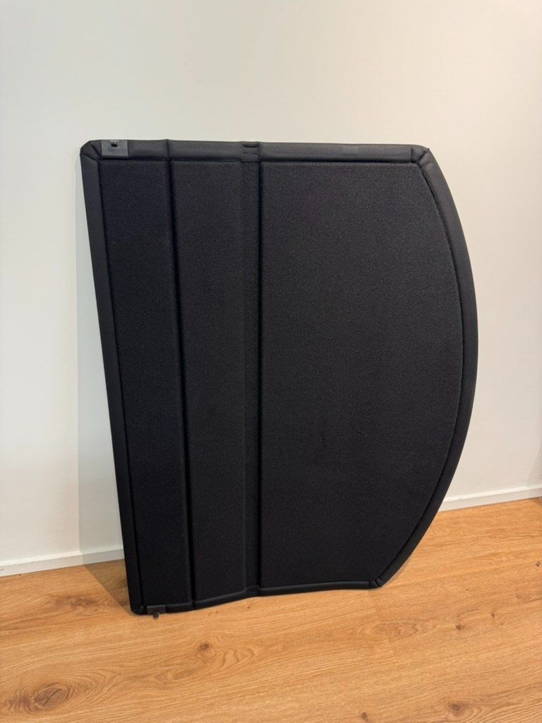 Tesla Tutti pezzi di ricambio auto: Tesla Model Y Kofferraumabdeckung – Usato da Villmergen venduto da eschaton5