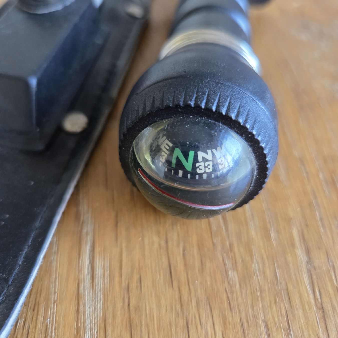Zubehör: Messer mit Kompass – Gebraucht aus Stans von Ducati16 2