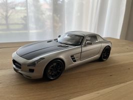 Mercedes-Benz SLS Coupe 1/18 Minichamps