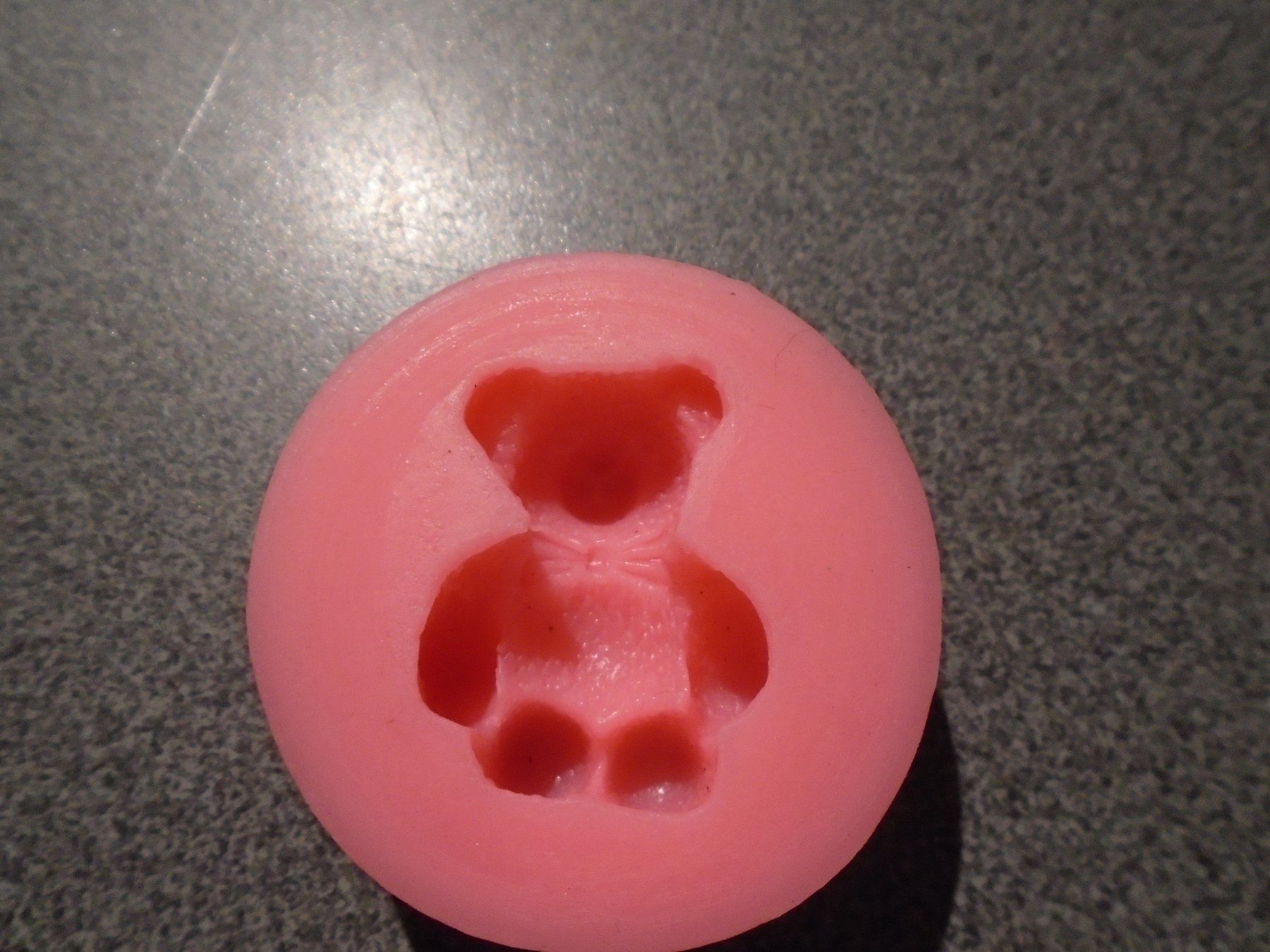 Backformen: Silikonform Bärchen, rosa/rund – Gebraucht aus Zürich von abraxas1291