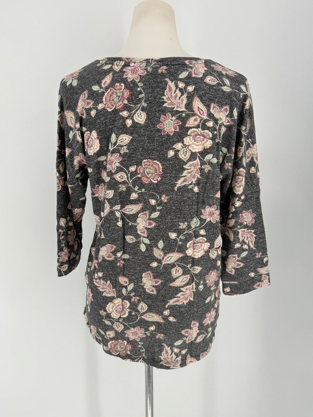 Pulls & Sweat-shirts: Pullover Gr. M mit Blumenmuster von Broadway – D'occasion à Auenstein par moin. 3