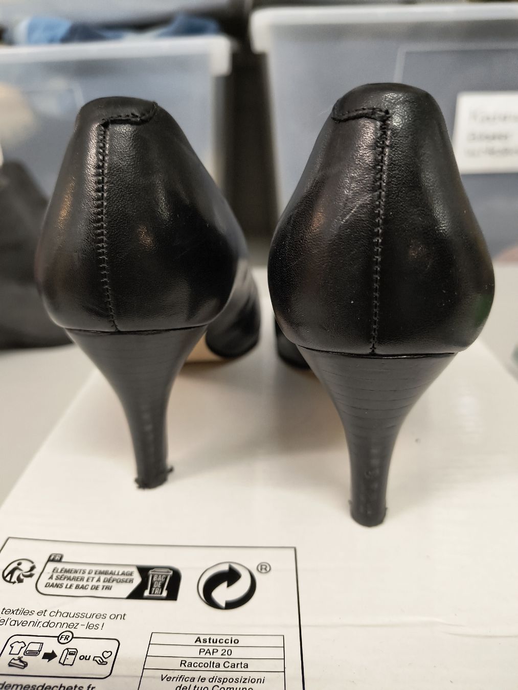 Scarpe da donna: Schwarze Leder Pumps, zeitlos elegant, Grösse 37 – Usato da Oberweningen venduto da Bumblebee2 2