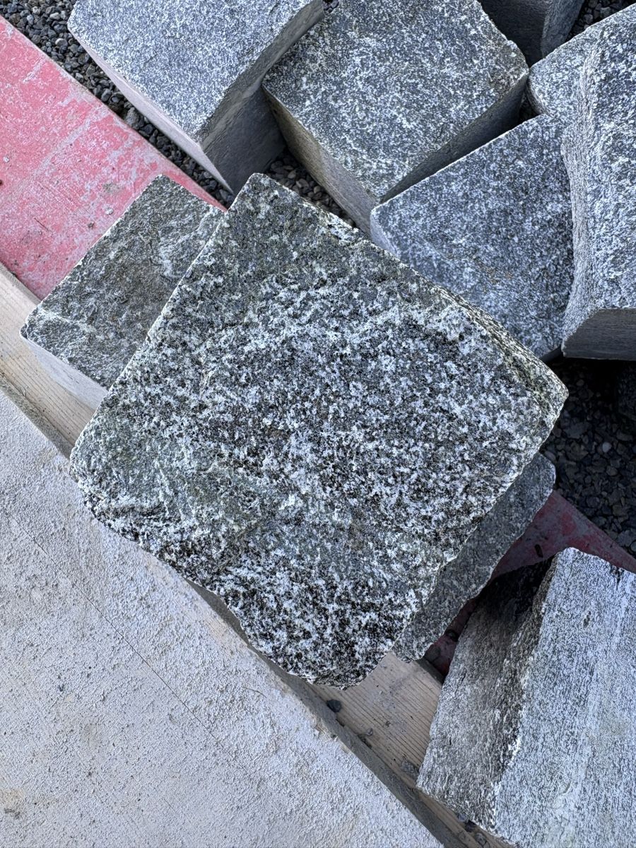 Revêtements de sol: Pflastersteine Maggia Granit Tessiner  – D'occasion à Zufikon par ogg_r2jt 1