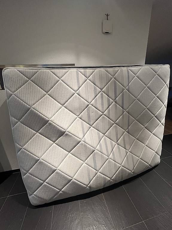 Materassi: Matratze 160x200cm – Usato da Dübendorf venduto da snkrhntr21