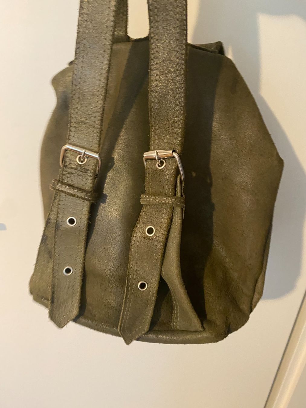 Zaini: Robuster Leder Rucksack olivgrün – Usato da Thalwil venduto da gb_ea2000 1