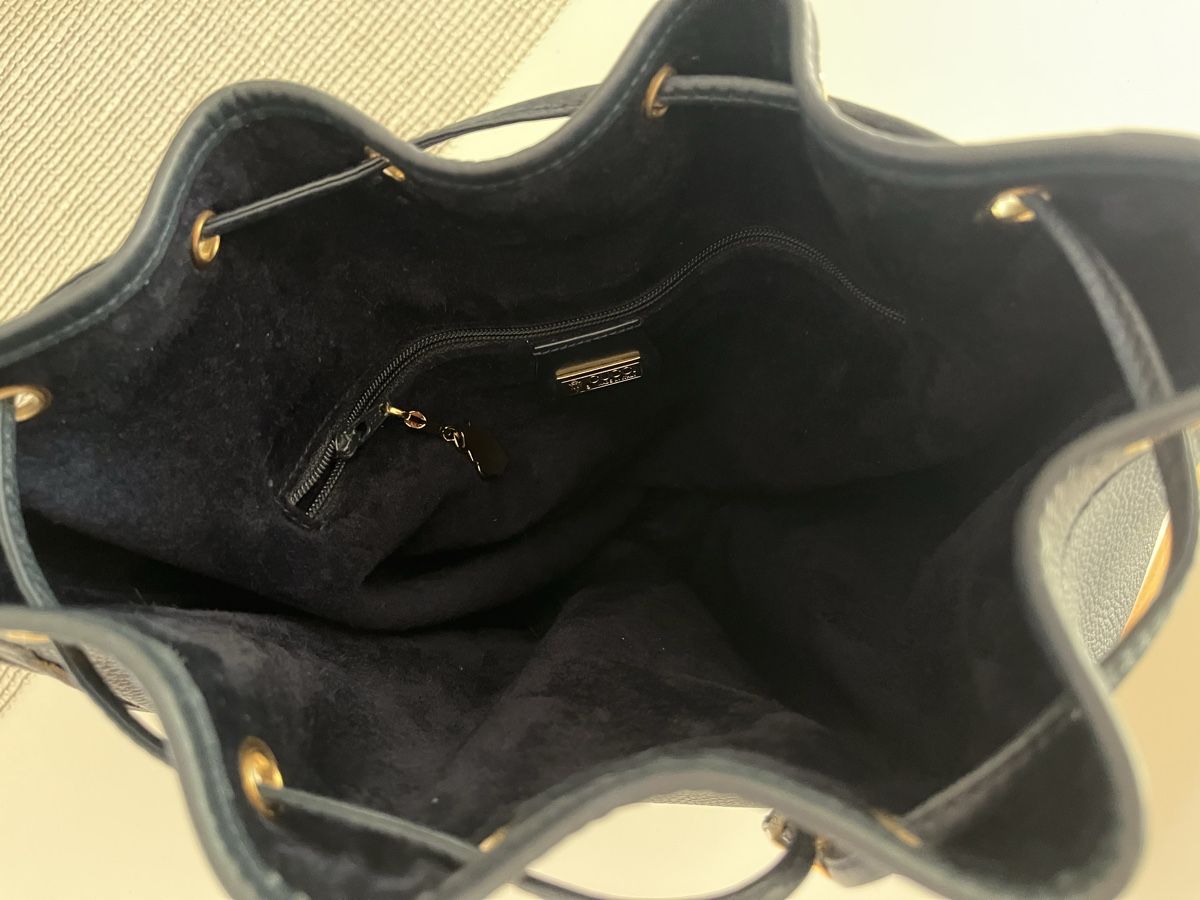 Gucci Borse: Gucci Vintage Navy Bucket Bag – Usato da Männedorf venduto da Helenanne 4