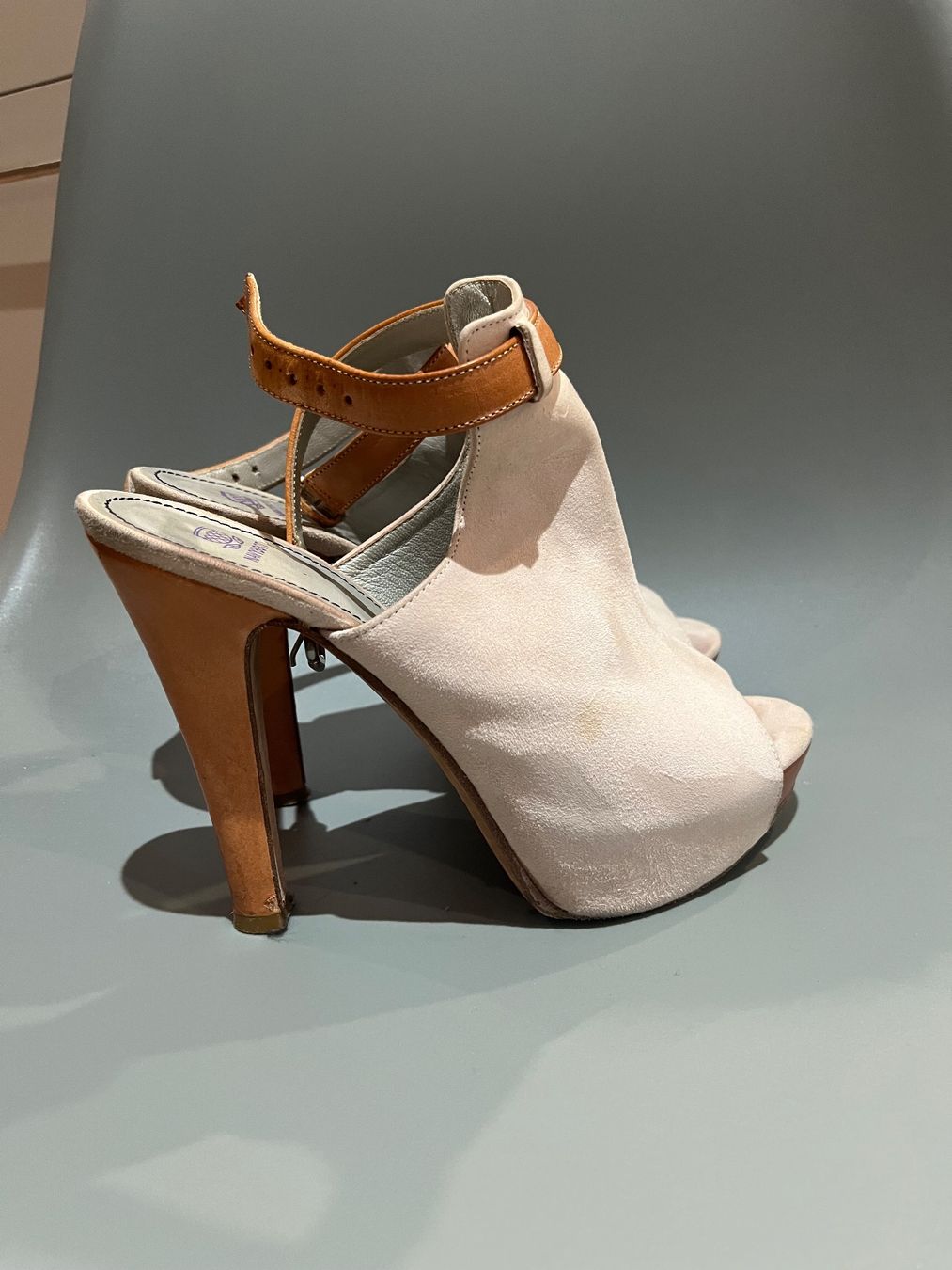 Scarpe da donna: Navyboot Sandalen, Wildleder, hellbeige, Grösse 36 – Usato da Baar venduto da sim_5d6l