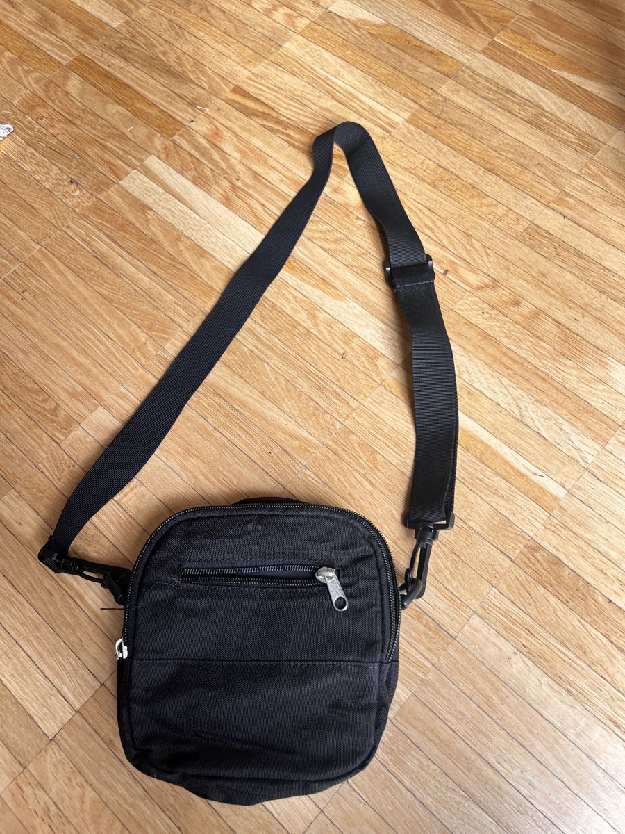 Borse: Obey Umhängetasche/Bauchtasche – Usato da Winterthur venduto da Leonie_s 1