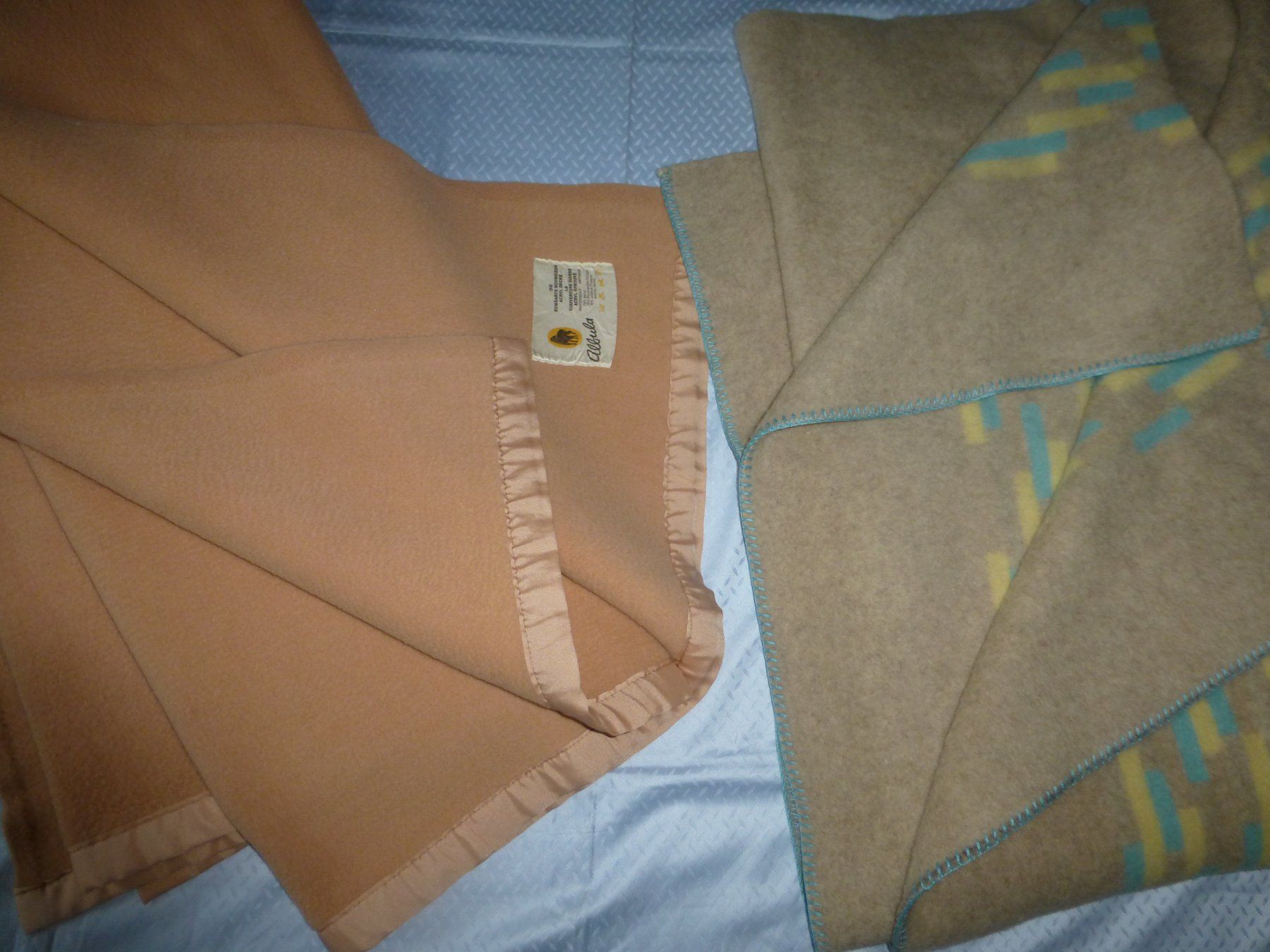 Coperte: zwei Wolldecken – Usato da Würenlingen venduto da drago56 4