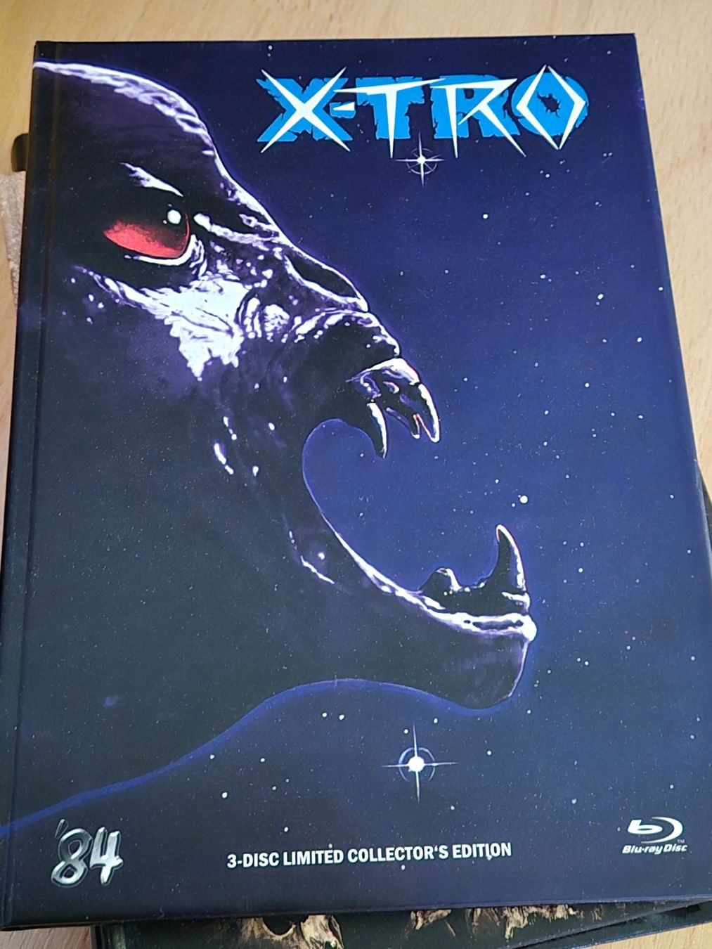 Tutti i DVDs: Xtro - 3-Disc Limited Collector's Edition Blu-ray – Usato da Lostorf venduto da Mediabookfan