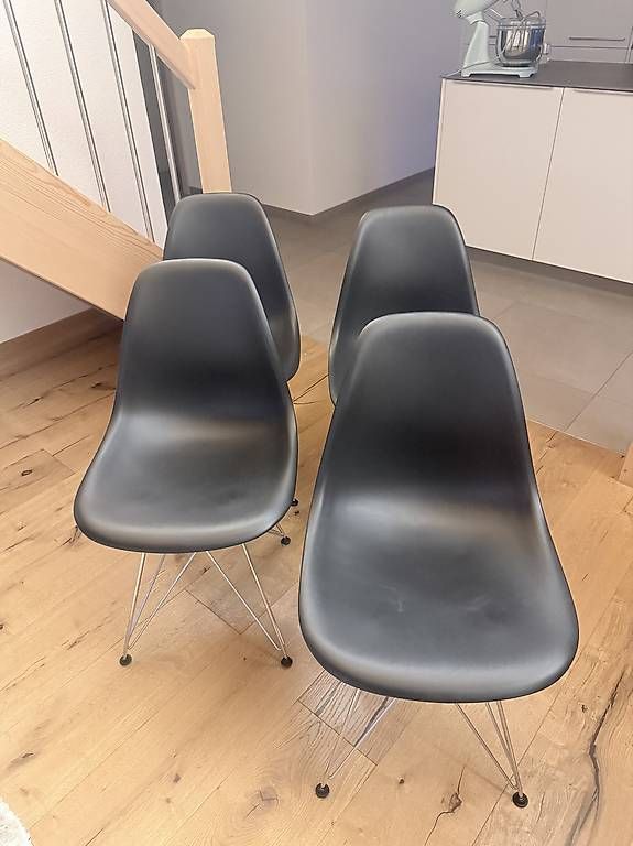 Sedie: VITRA Stühle schwarz – Usato da Boltigen venduto da evelyne.bieri20 1