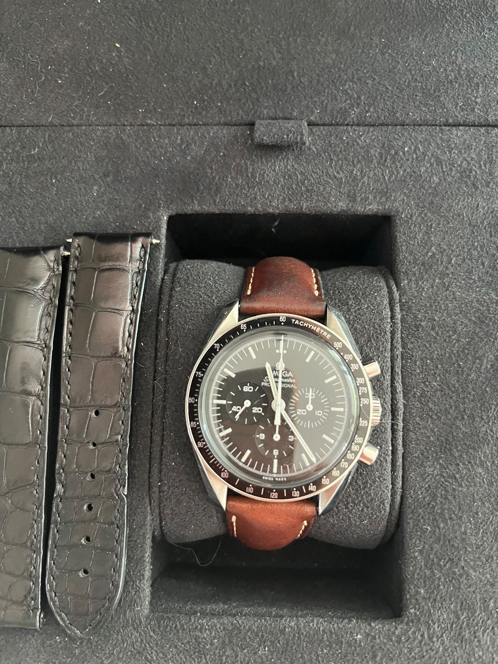 Omega Uhren: Omega Moonwatch Professional Chronograph 42MM – Gebraucht aus Männedorf von Helenanne 2