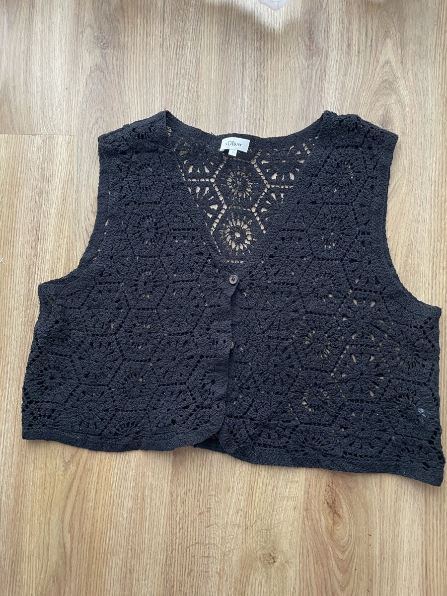 S.Oliver Gilets & Westen: S.Oliver Strickweste gehäkelt schwarz Grösse L  – Neu (gemäss Beschreibung) aus Kesswil von Sonnenblume0116