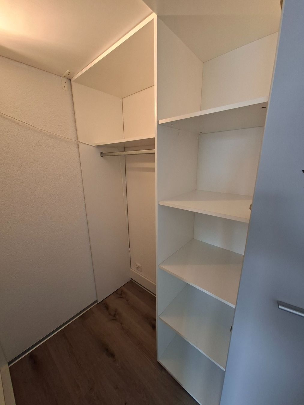 Mömax Armoires: Kleiderschrank begehbar, Ankleide – D'occasion à Koppigen par ameliechiara1 4