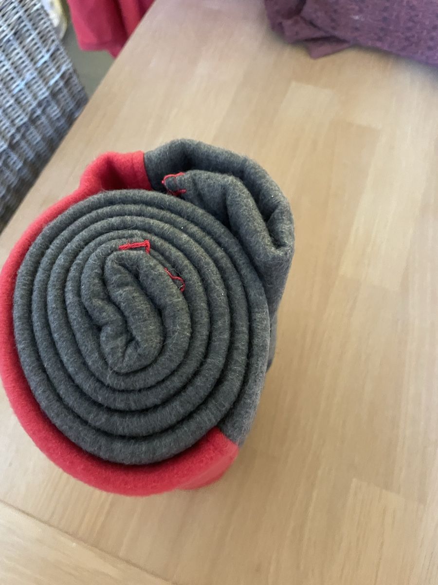 Coperte: Wärmedecke mit Schweizerkreuz – Usato da Aarau Rohr venduto da keedom 1