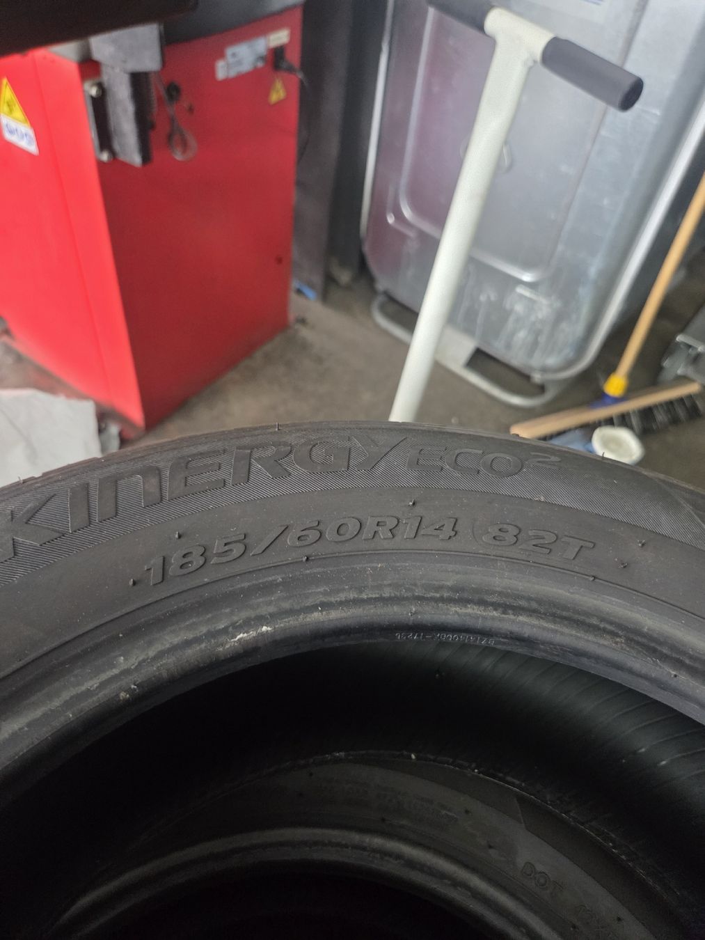 Hankook Pneumatici & Ruote complete: Sommerreifen 185/60 R14 – Usato da Wädenswil venduto da SoussiAutomobile 2
