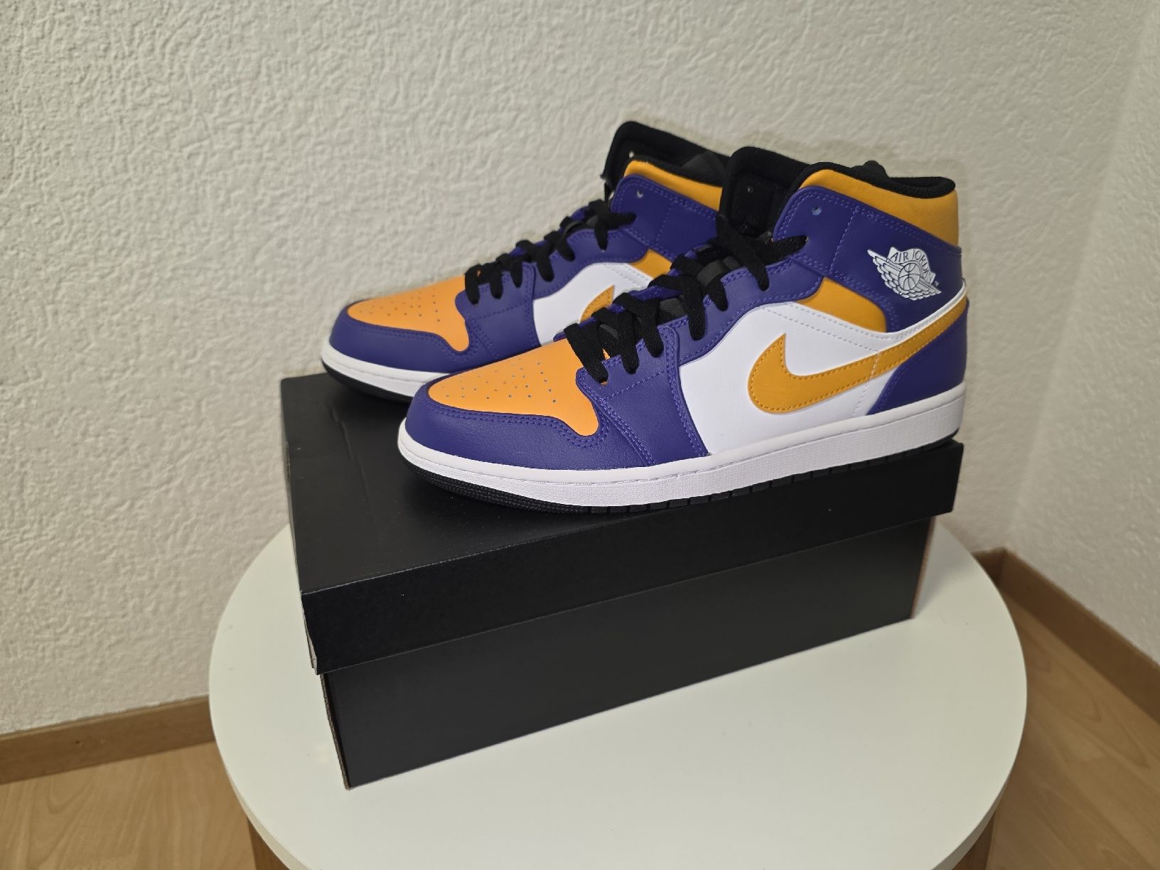 Jordan Scarpe da uomo: Jordan 1 Mid Lakers – Nuovo (secondo la descrizione) da Messen venduto da ste_bsk5