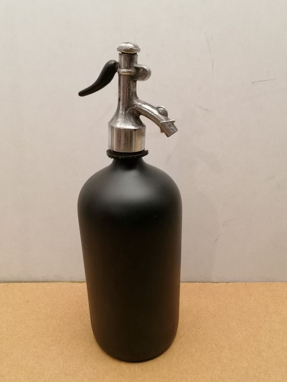 CYPBRANDS Betis Wasserflasche – Offizielles Produkt, Mit Milliliter-Anzeige, Schwarz, Lizenziert